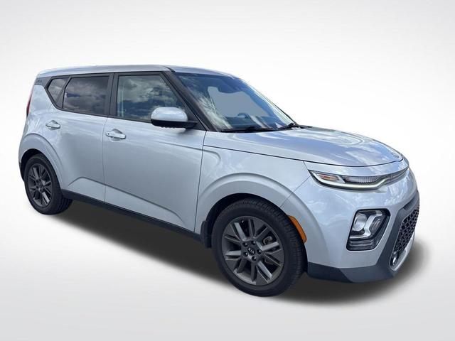 Photo of 2020 Sparkling Silver Kia Soul