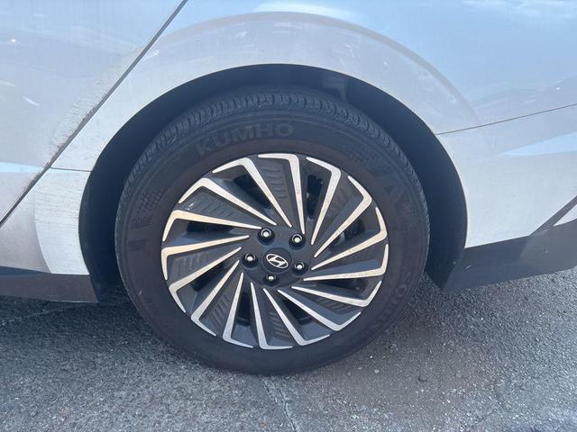 Photo of 2025 Serenity White Hyundai SONATA Hybrid