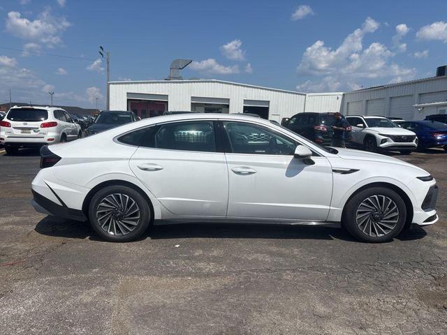 Photo of 2025 Serenity White Hyundai SONATA Hybrid