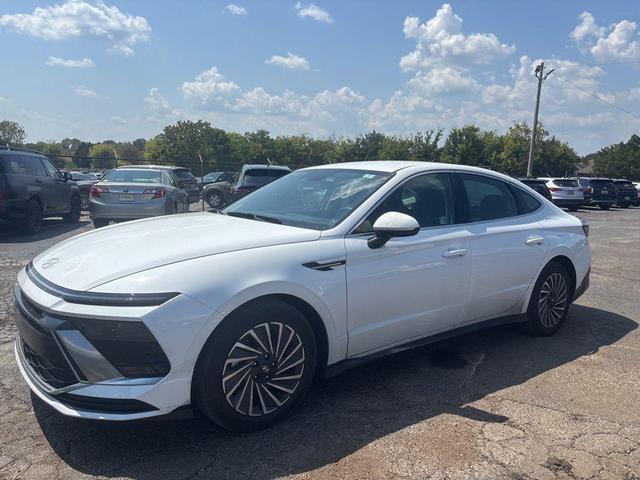 Photo of 2025 Serenity White Hyundai SONATA Hybrid
