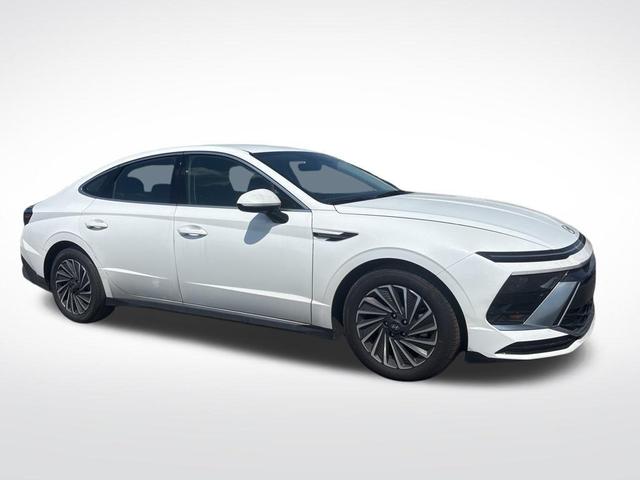 Photo of 2025 Serenity White Hyundai SONATA Hybrid