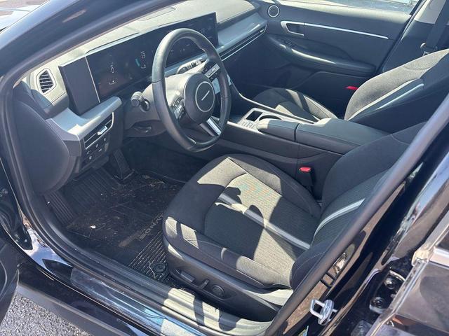 Photo of 2024 Onyx Black Hyundai SONATA Hybrid