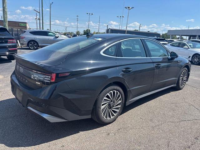 Photo of 2024 Onyx Black Hyundai SONATA Hybrid