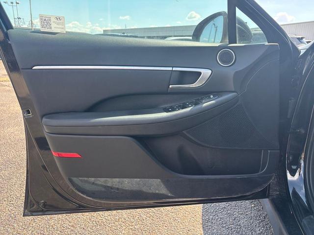 Photo of 2024 Onyx Black Hyundai SONATA Hybrid