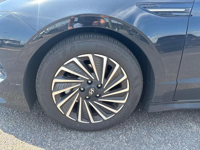 Photo of 2024 Onyx Black Hyundai SONATA Hybrid