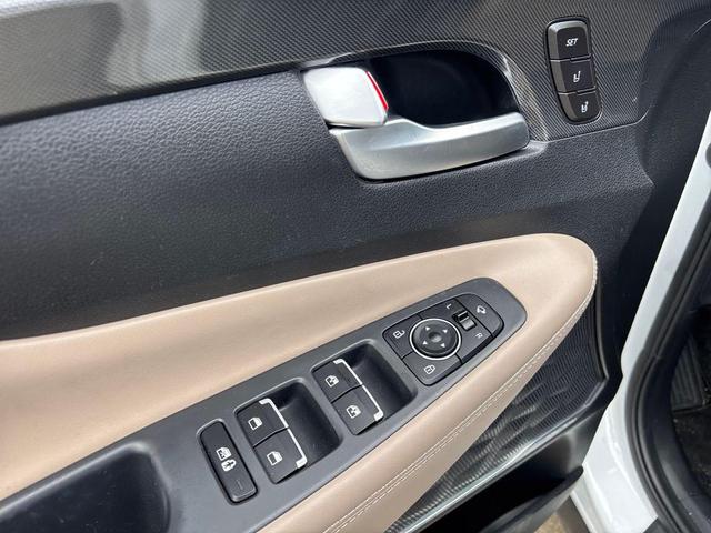 Photo of 2021 Quartz White Hyundai SANTA FE
