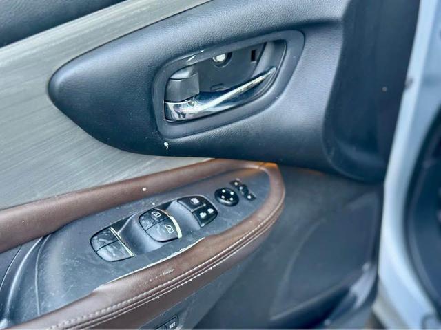 Photo of 2015 SILVER Nissan Murano