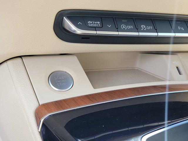 Photo of 2021 WHITE Audi Q5