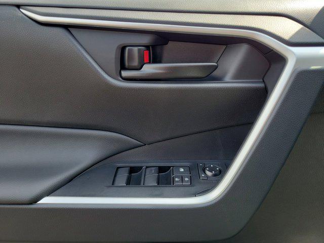 Photo of 2025 Ice Cap Toyota RAV4
