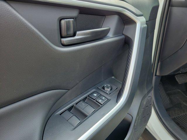 Photo of 2025 Ice Cap Toyota RAV4