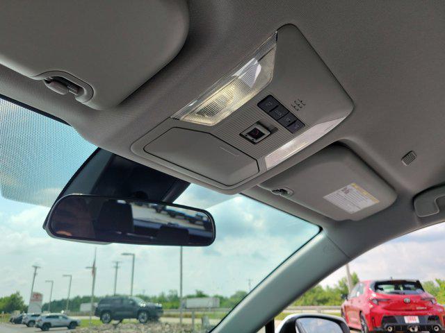 Photo of 2025 Ice Cap Toyota RAV4