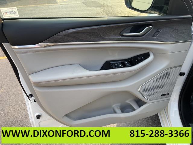 Photo of 2023 Bright White Jeep Grand Cherokee