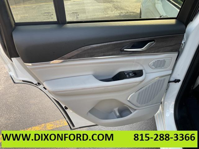 Photo of 2023 Bright White Jeep Grand Cherokee