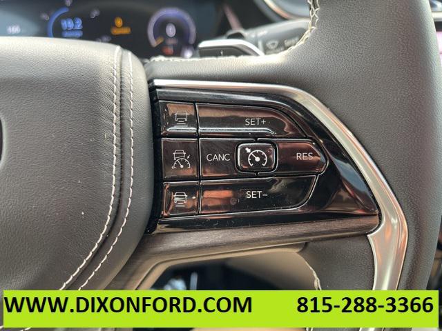 Photo of 2023 Bright White Jeep Grand Cherokee