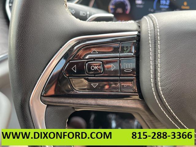 Photo of 2023 Bright White Jeep Grand Cherokee