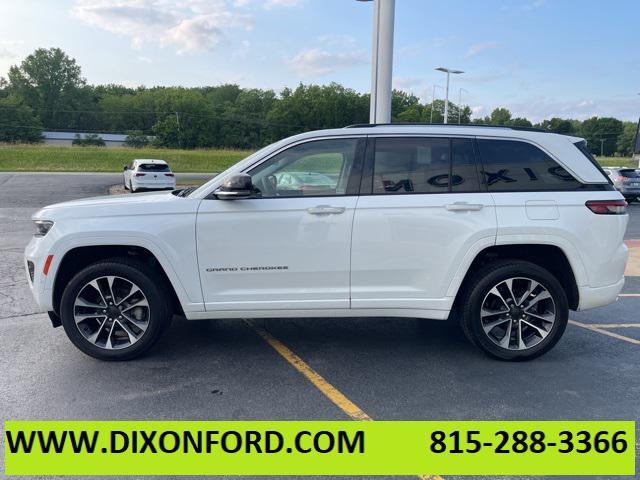 Photo of 2023 Bright White Jeep Grand Cherokee