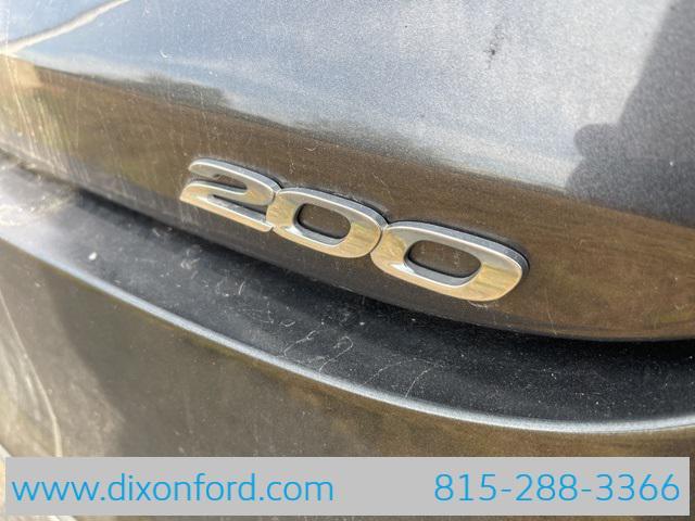 Photo of 2015 Granite Crystal Metallic Clearcoat Chrysler 200