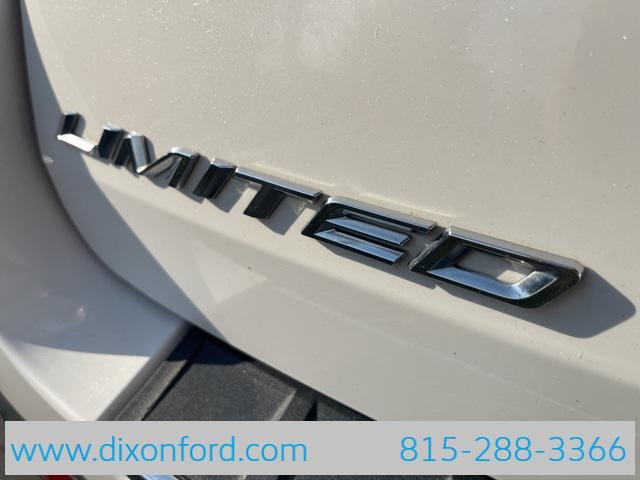 Photo of 2021 White Ford Explorer