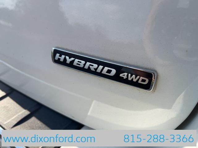 Photo of 2021 White Ford Explorer