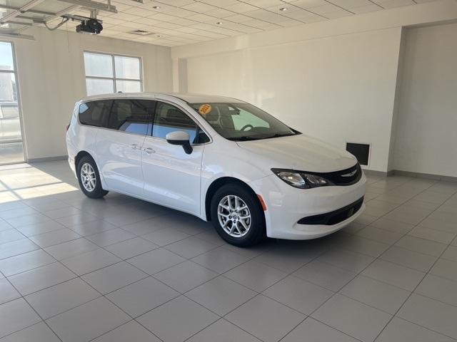 Photo of 2022 Chrysler Voyager