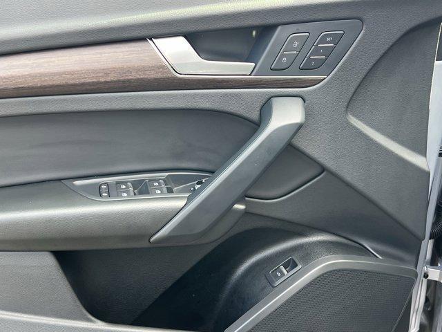 Photo of 2024 Florett Silver Metallic Audi Q5