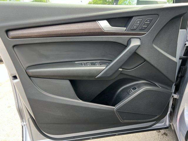 Photo of 2024 Florett Silver Metallic Audi Q5
