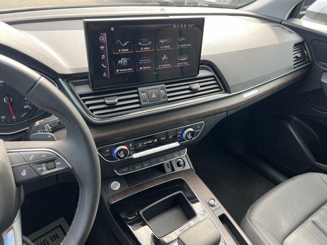 Photo of 2024 Florett Silver Metallic Audi Q5