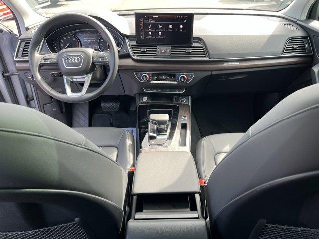 Photo of 2024 Florett Silver Metallic Audi Q5