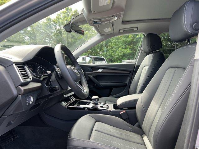 Photo of 2024 Florett Silver Metallic Audi Q5