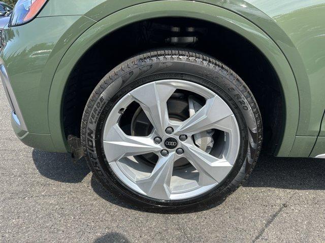 Photo of 2025 District Green Metallic Audi Q5