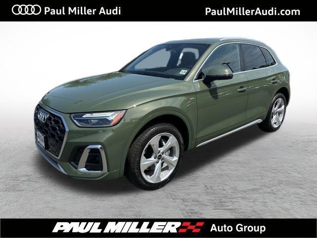 Photo of 2025 District Green Metallic Audi Q5