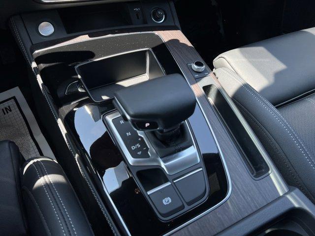 Photo of 2024 Glacier White Metallic Audi Q5