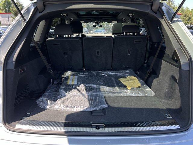 Photo of 2025 Satellite Silver Metallic Audi Q7