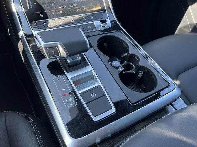Photo of 2025 Satellite Silver Metallic Audi Q7