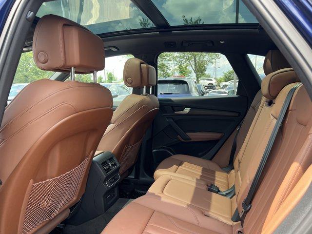 Photo of 2025 Navarra Blue Metallic Audi Q5