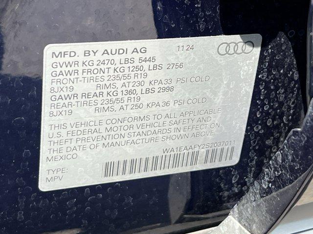 Photo of 2025 Navarra Blue Metallic Audi Q5