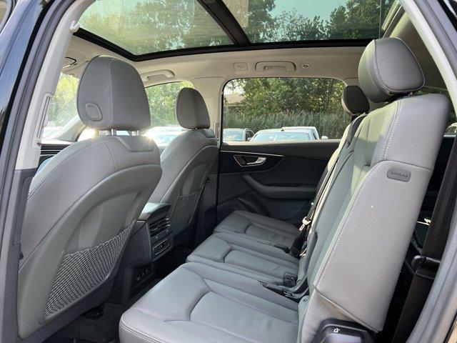Photo of 2025 Mythos Black Metallic Audi Q7