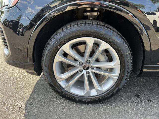Photo of 2025 Mythos Black Metallic Audi Q7