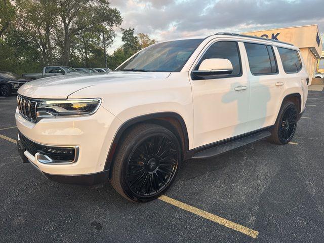 Photo of 2022 Bright White Clearcoat Jeep Wagoneer