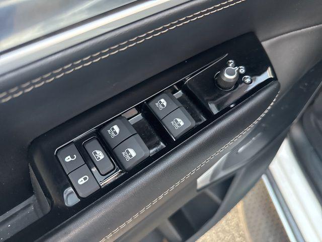 Photo of 2022 Bright White Clearcoat Jeep Wagoneer