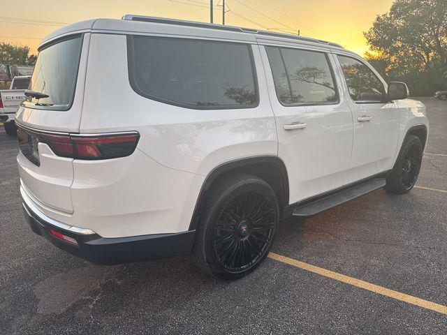 Photo of 2022 Bright White Clearcoat Jeep Wagoneer