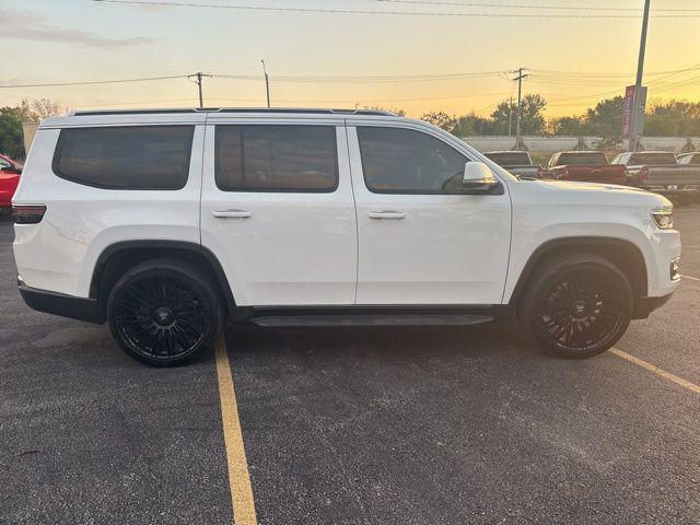 Photo of 2022 Bright White Clearcoat Jeep Wagoneer