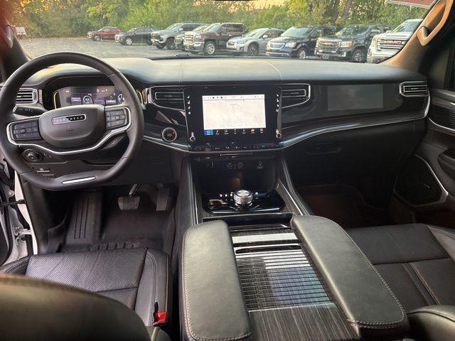 Photo of 2022 Bright White Clearcoat Jeep Wagoneer