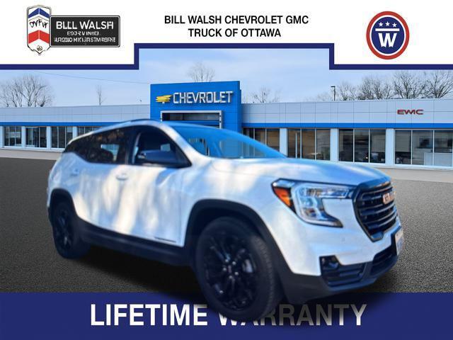 Photo of 2022 Summit White GMC Terrain