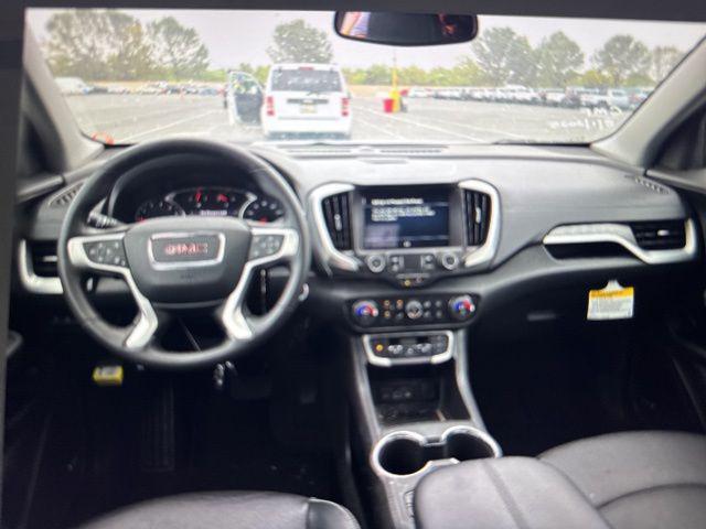 Photo of 2022 Summit White GMC Terrain