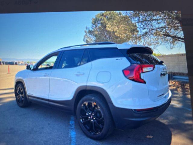 Photo of 2022 Summit White GMC Terrain