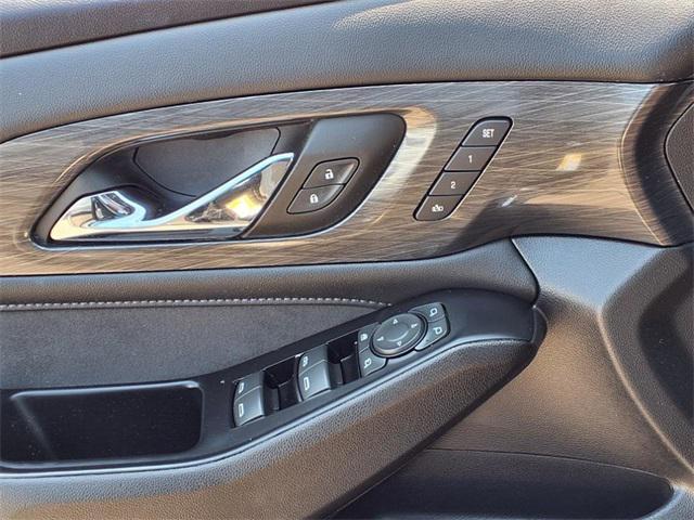 Photo of 2023 Mosaic Black Metallic Chevrolet Traverse