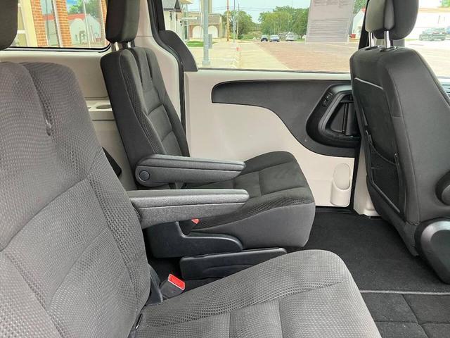 Photo of 2017 Gray Dodge Grand Caravan