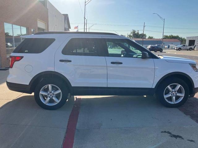 Photo of 2019 White Ford Explorer
