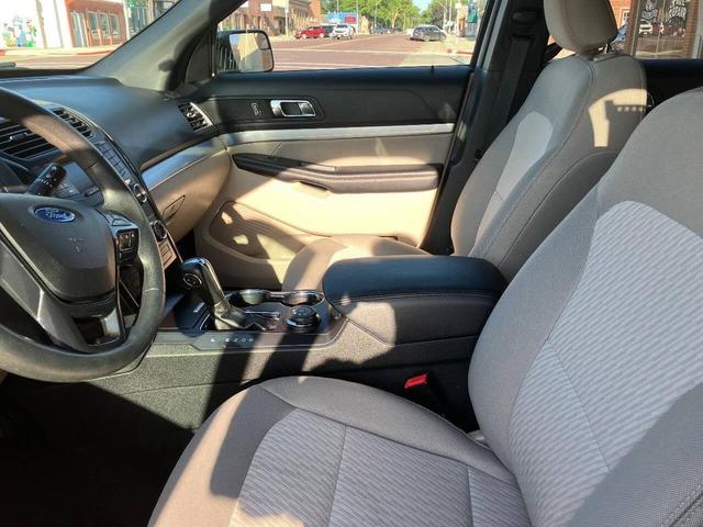 Photo of 2019 White Ford Explorer